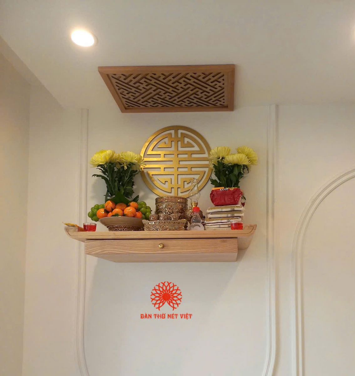 Bàn thờ treo tường gỗ sồi hiện đại
